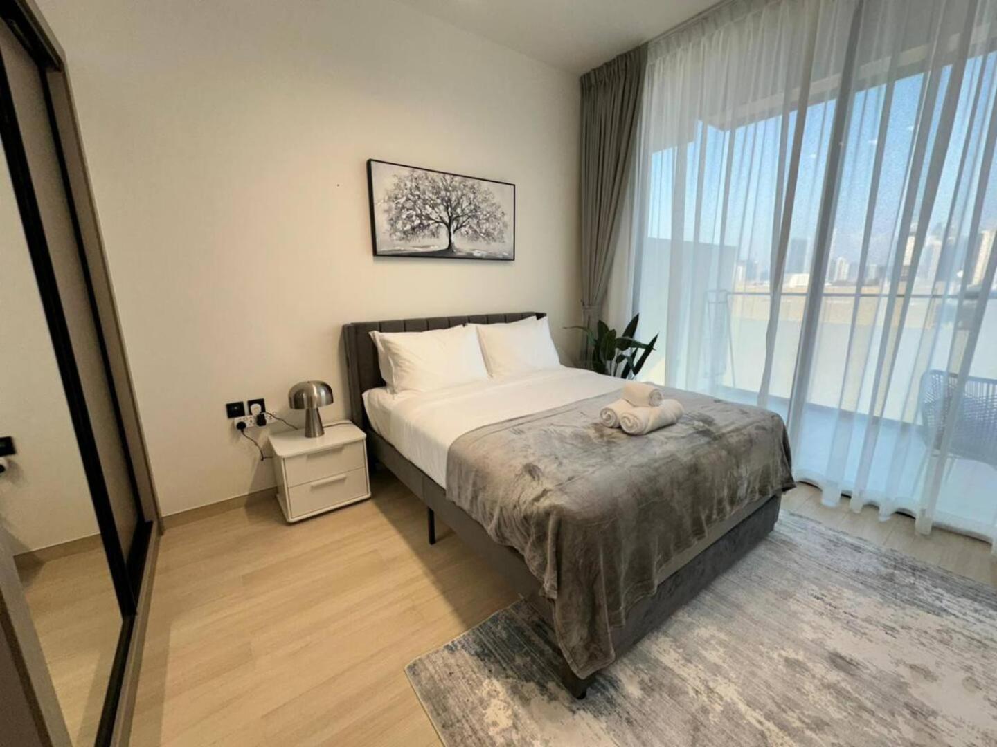 Roomy 1 Bedroom With Pool View * Dubai