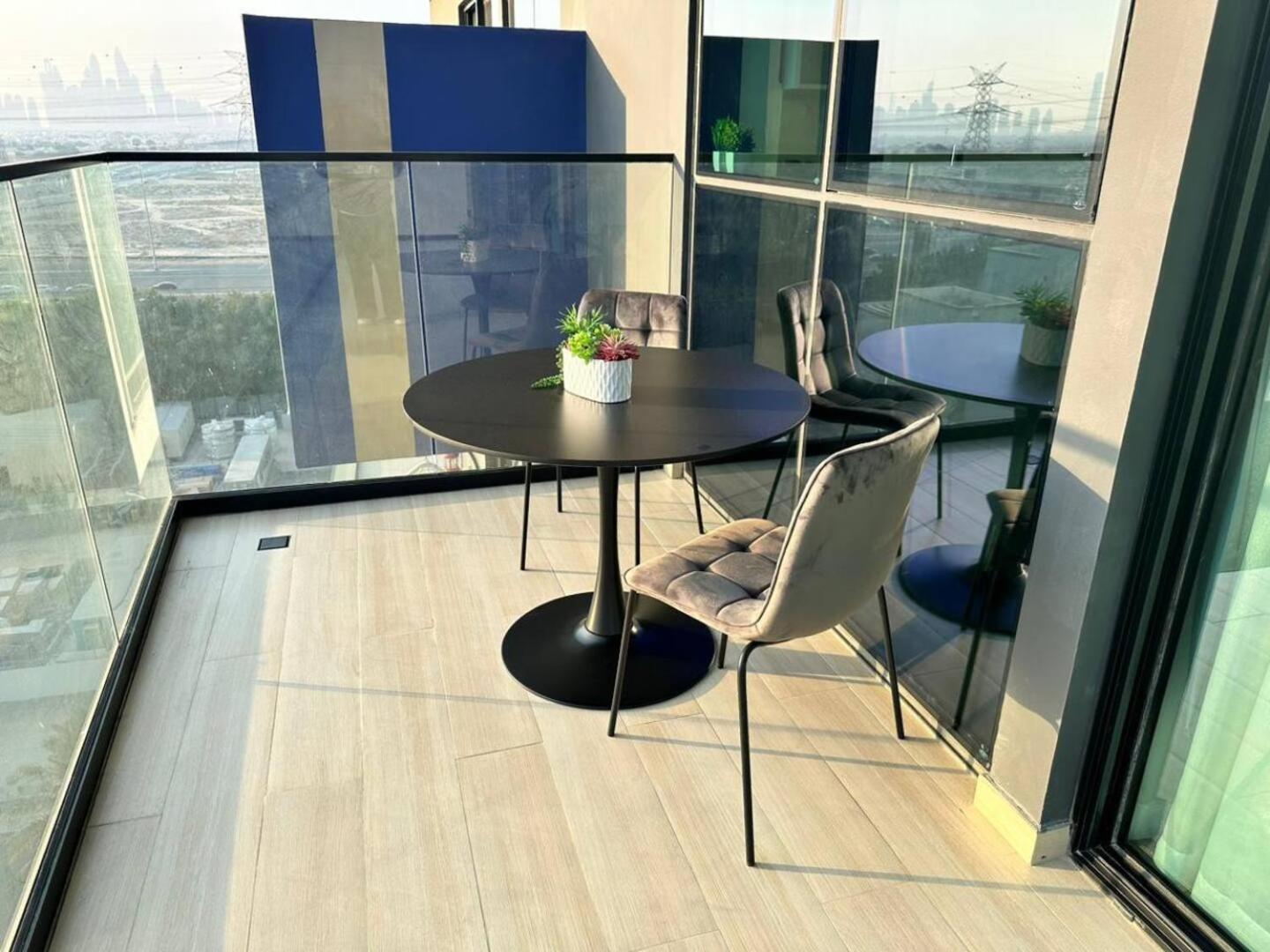 Roomy 1 Bedroom With Pool View Apartment Dubai
